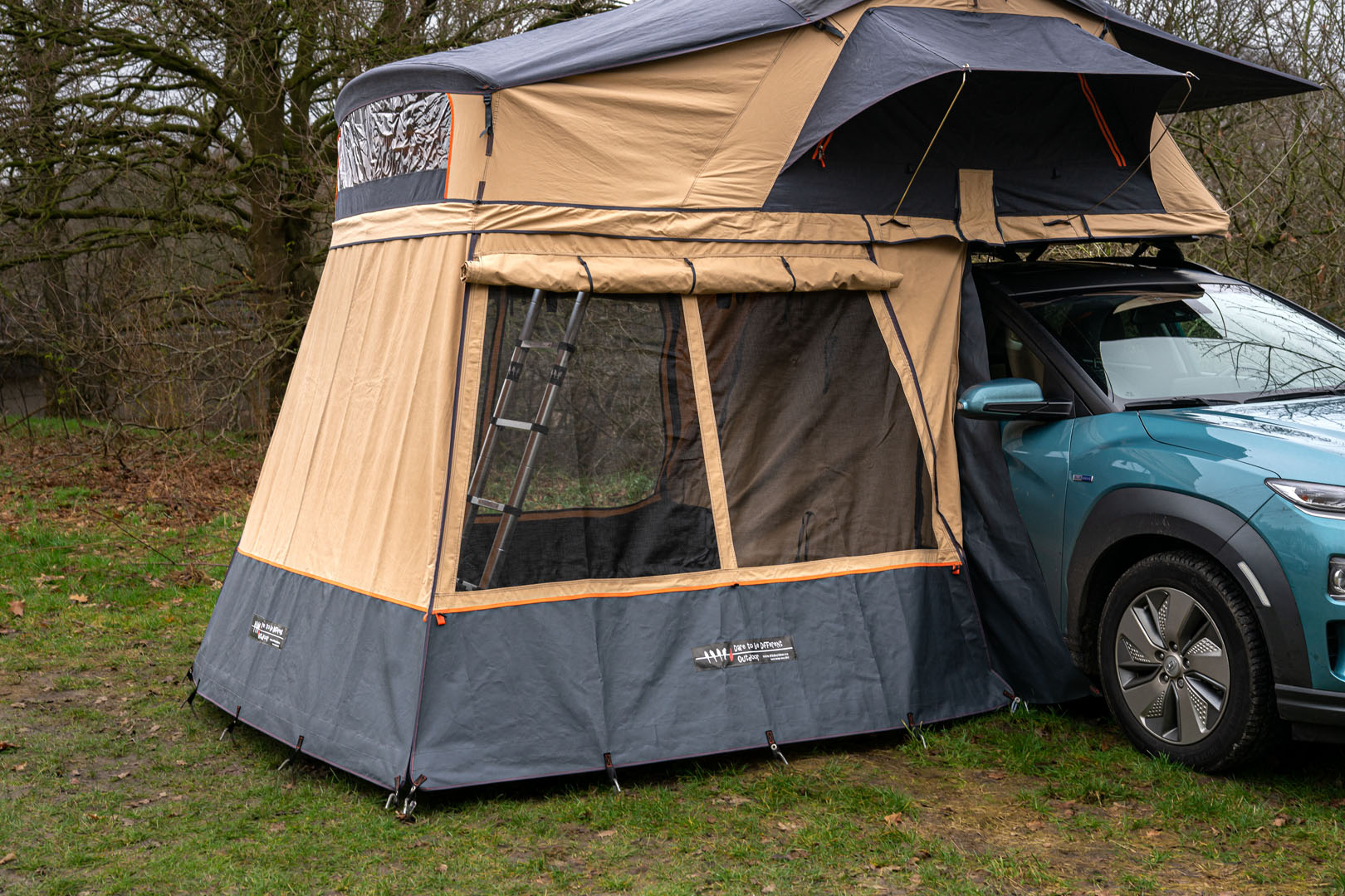 Create a living room under the Sitta rooftop tent