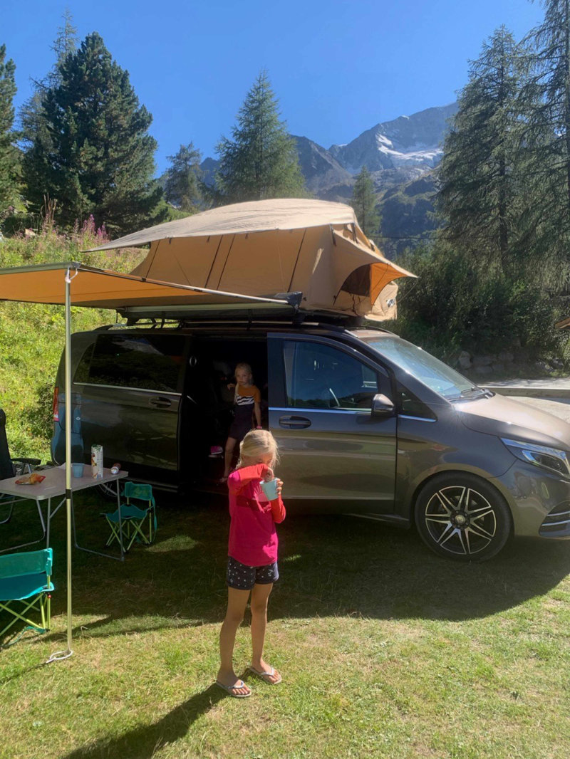 https://8987580.fs1.hubspotusercontent-na1.net/hubfs/8987580/Website%202023/Producten/Rooftoptents/220XL/DTBD%20220XL%20Daktent%20Rooftoptent%20Dachzelt%204a.jpg
