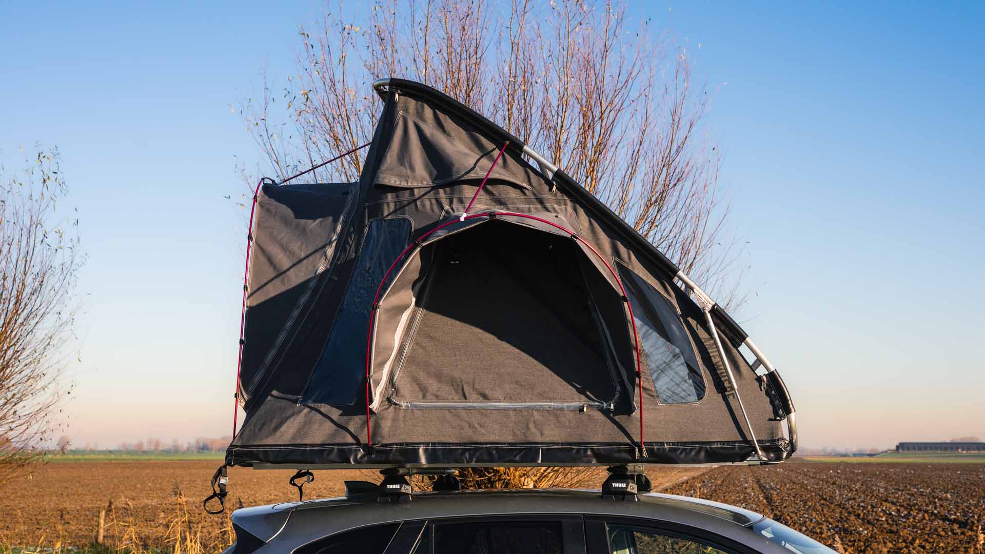 https://8987580.fs1.hubspotusercontent-na1.net/hubfs/8987580/Website%202023/Producten/Rooftoptents/Aniewhere%20B/Aniewhere_zwart_dtbdoutdoor0098.webp