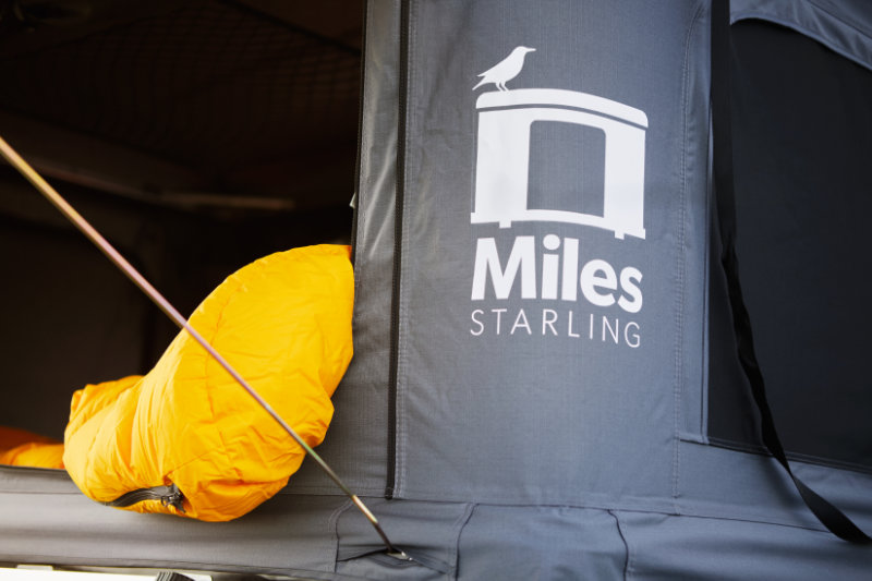 https://8987580.fs1.hubspotusercontent-na1.net/hubfs/8987580/producten/Miles%20starling/DTBD-Femkesrooftoptents%20Miles%20Starling%20140x214%20Hardshell%20(21).jpg